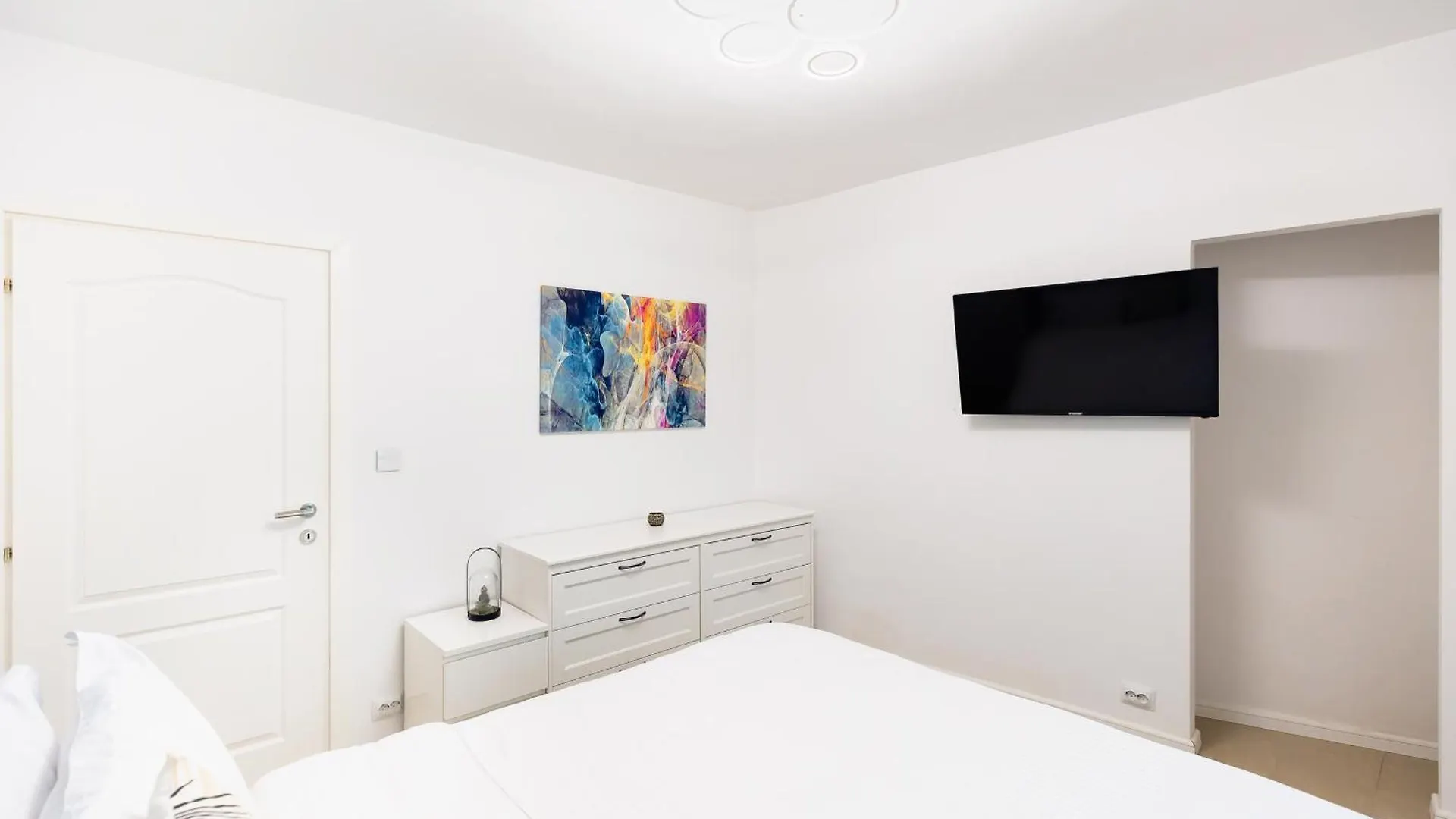 Lazy'S Haven - Modern 2Br Apt In The City Center Bucharest Apartment